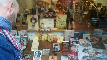 Escaparate en la Librería Sinopsis. Las Palmas de Gran Canaria